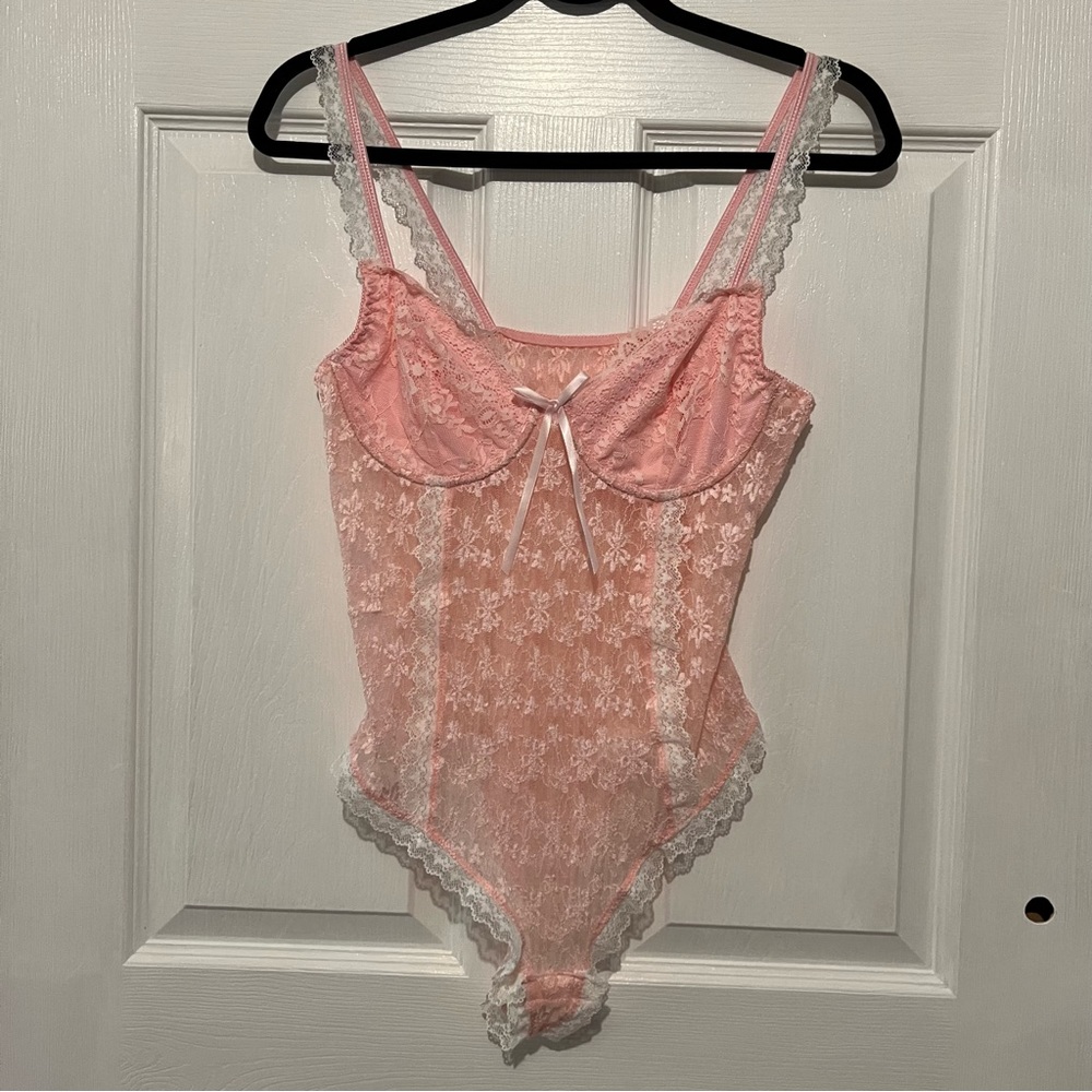 💗 *NWOT* Romwe- Women’s Lave Bodysuit‎